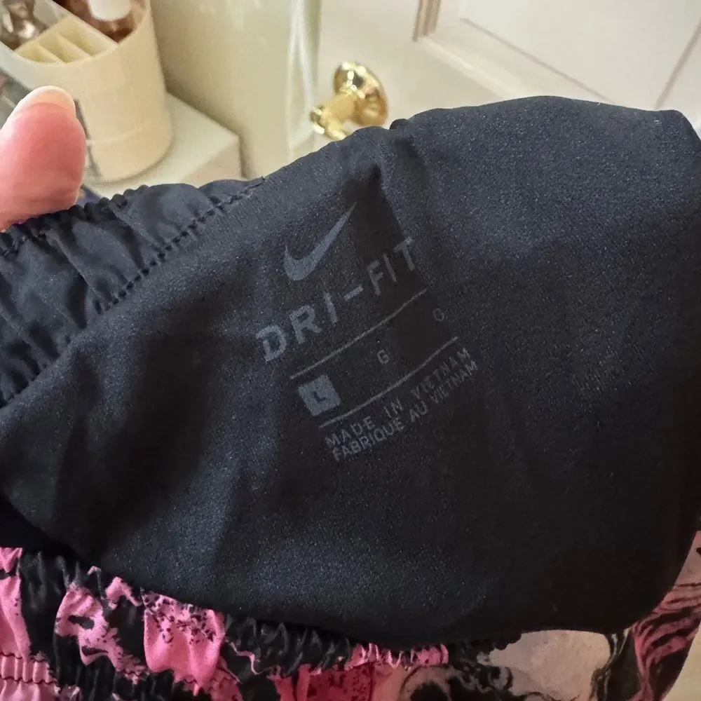 Women’s Nike Dri-Fit Shorts L